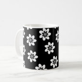 Modernes Schwarz-Weiß-Blumendesign Kaffeetasse (Vorderseite Links)