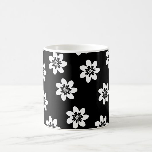 Modernes Schwarz-Weiß-Blumendesign Kaffeetasse (Mittel)
