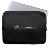 Modernes Schwarz-weiß-Chic-Monogramm Laptopschutzhülle (Vorderseite)