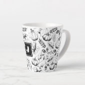 Modernes Schwarz-Weiß-Fall-Illustrationsmonogramm Milchtasse (Rechte Ecke)