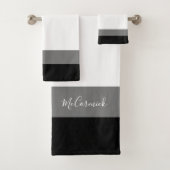 Modernes Schwarz-weiß-Graustreifen-Script Monogram Badhandtuch Set (Insitu)