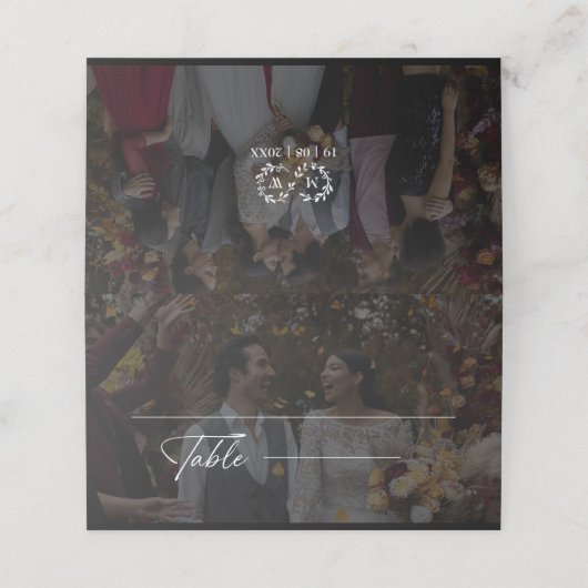 Modernes Schwarz-Weiß-Hochzeitssemble-Foto Platzkarte (Außenseite Aufgefaltet)