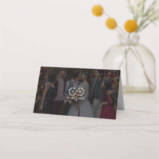 Modernes Schwarz-Weiß-Hochzeitssemble-Foto Platzkarte (Rückseite)