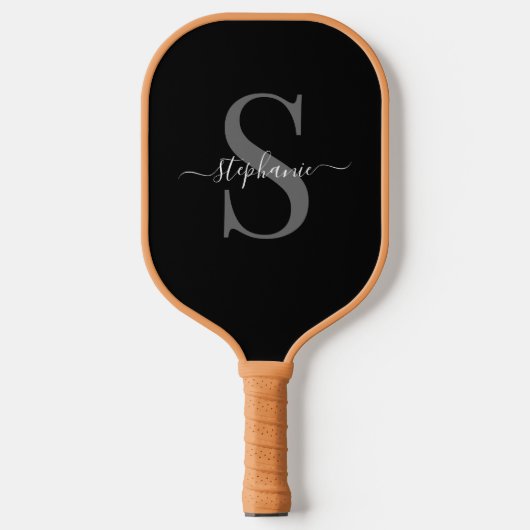 Modernes Schwarz-Weiß-Mit Monogramm-Initial + Name Pickleball Schläger (Vorderseite)