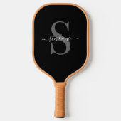 Modernes Schwarz-Weiß-Mit Monogramm-Initial + Name Pickleball Schläger (Rückseite)
