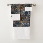 Modernes Schwarz-Weiß-Monogramm-Marmormuster Badhandtuch Set (Insitu)
