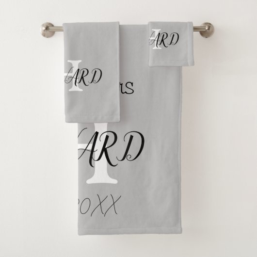 Modernes Schwarz-Weiß-Monogramm Name Neu Badhandtuch Set (Insitu)