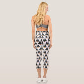 Modernes Schwarz-Weiß-Pinguin-Muster Capri Leggings (Rückseite)