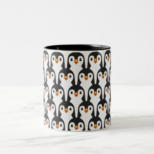 Modernes Schwarz-Weiß-Pinguin-Muster Zweifarbige Tasse (Mittel)