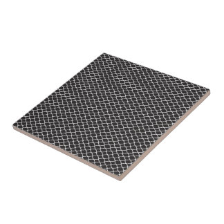 Modernes Schwarz-Weiß-Quatrefolienmuster Fliese
