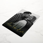 Modernes Schwarz-Weiß-Save the Date Folieneinladung (Gedreht)