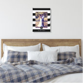 Modernes Schwarz-Weiß-Streifen Mit Monogramm Foto Leinwanddruck (Insitu (Schlafzimmer))