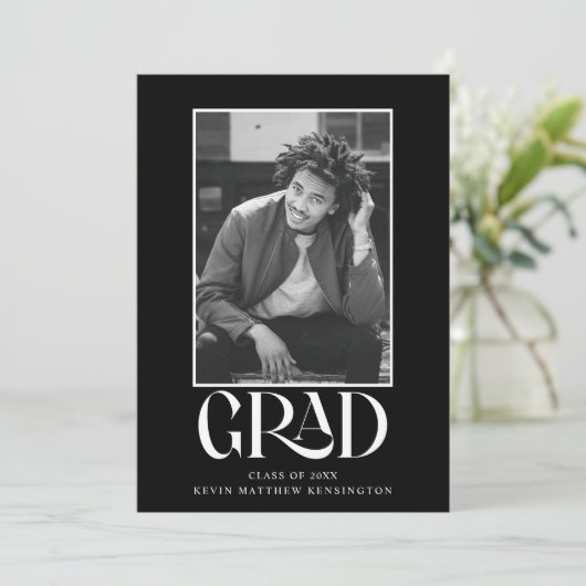 Modernes Schwarz-weißes Abschluss-Foto Ankündigung (Stehend Vorderseite)