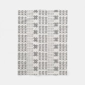 Modernes, Schwarz-weißes afrikanisches Muster Fleecedecke (Vorderseite)