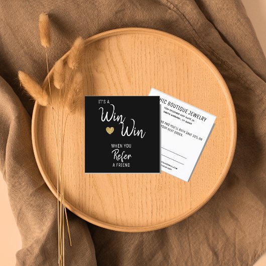 Modernes Schwarz-weißes Angebot Empfehlungskarte