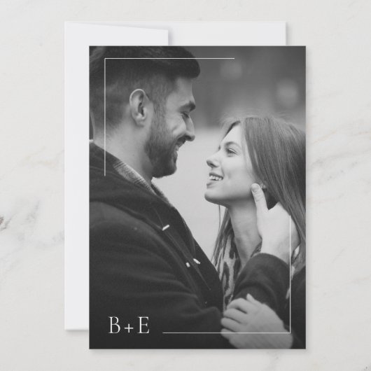 Modernes Schwarz-weißes Foto Einfach Hochzeitsreis Einladung (Rückseite)