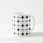 Modernes Schwarz-weißes geometrisches Muster des M Kaffeetasse (VorderseiteRechts)