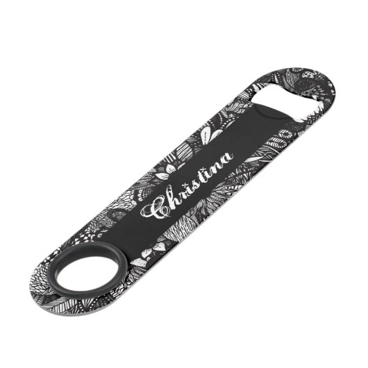 Modernes Schwarz-weißes gezeichnetes Speed Flaschenöffner (Vorderseite Schrägansicht)