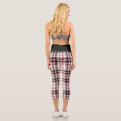Modernes Schwarz-weißes Kariertes rotes Muster Capri Leggings (Rückseite)