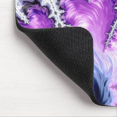 Modernes Schwarz-weißes Lila Fraktal Mousepad (Ecke)