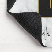Modernes Schwarz-weißes Marmorgoldmotiv Mit Monogr Mousepad (Ecke)