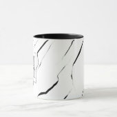 Modernes Schwarz-weißes Marmormonogramm Tasse (Zentrum)