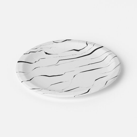 Modernes Schwarz-weißes Marmormuster Pappteller (Schrägansicht)