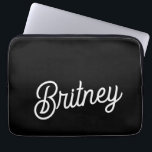 Modernes Schwarz-weißes Personalisiertes Monogramm Laptopschutzhülle<br><div class="desc">Das moderne Schwarz-weiße Personalisierte Monogram und Name Laptop Sleeve wäre ein stilvolles und schützendes Zubehör für Ihren Laptop. Das schlanke Schwarzweiß-Design, kombiniert mit personalisierten Details, verleiht dem Gerät eine Touch an Eleganz und schützt es gleichzeitig. Es ist sowohl für berufliche als auch für persönliche Zwecke geeignet und bietet eine Mischung...</div>