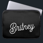 Modernes Schwarz-weißes Personalisiertes Monogramm Laptopschutzhülle<br><div class="desc">Das moderne Schwarz-weiße Personalisierte Monogram und Name Laptop Sleeve wäre ein stilvolles und schützendes Zubehör für Ihren Laptop. Das schlanke Schwarzweiß-Design, kombiniert mit personalisierten Details, verleiht dem Gerät eine Touch an Eleganz und schützt es gleichzeitig. Es ist sowohl für berufliche als auch für persönliche Zwecke geeignet und bietet eine Mischung...</div>