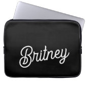 Modernes Schwarz-weißes Personalisiertes Monogramm Laptopschutzhülle (Vorderseite)