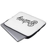 Modernes Schwarz-weißes Personalisiertes Monogramm Laptopschutzhülle (Vorne Knopf)