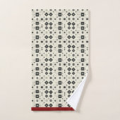 Modernes Schwarz-weißes rotes geometrisches Muster Badhandtuch Set (Handtuch)