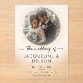 Modernes Schwarz-weißes Script Foto Minimale Hochz Acryleinladungen (Vorderseite)