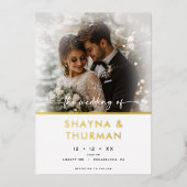 Modernes Schwarz-weißes Script Foto Minimale Hochz Folieneinladung (Vorderseite)