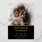 Modernes Schwarz-weißes Script Foto Minimale Hochz Folieneinladung (Vorderseite)