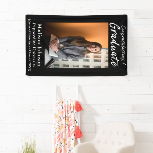 Modernes Schwarz-weißes Skript - vertikales Foto G Banner (Insitu)