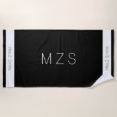 modernes schwarz-weißes Strandtuch mit Namen (Vorderseite)