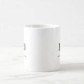 Modernes Schwarz-weißes Trendy Script Initial Mono Kaffeetasse (Mittel)