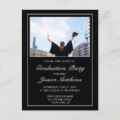 Modernes Schwarzer Abschluss Foto Einladung Postka Postkarte (Vorderseite)