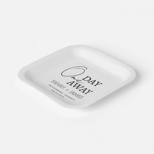 Modernes Schwarzes Abendessen in der Probe Pappteller (Gewinkelt)