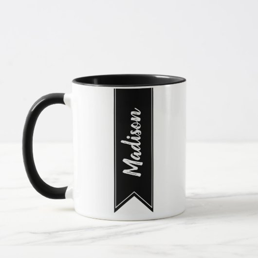 Modernes schwarzes Band und Name in Script Tasse (Links)