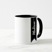 Modernes schwarzes Band und Name in Script Tasse (VorderseiteRechts)