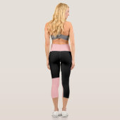 Modernes schwarzes Blockschwarz mit benutzerdefini Capri Leggings (Rückseite)