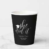 Modernes Schwarzes Elegantes Schriftart Grad Party Pappbecher (Vorderseite)