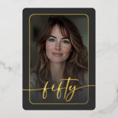 Modernes Schwarzes Foto Fünfzigjährig Folieneinladung (Vorderseite)