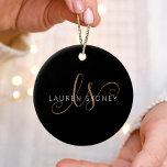 Modernes Schwarzes Gold Feminin Script Mit Monogra Keramik Ornament<br><div class="desc">Modernes Schwarzes Gold Feminine Script Mit Monogramm Keramik Ornament. Dieses moderne,  elegante Keramik-Ornament wird mit Ihrem individuellen Monogramm und Namen leicht personalisiert.</div>
