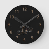 Modernes Schwarzes Gold Feminin Script Mit Monogra Runde Wanduhr (Vorderseite)