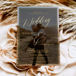 Modernes Schwarzes Hochzeitsskript Foto Gold Folieneinladung<br><div class="desc">Einfache moderne und elegante Schwarz-Gold-Folie Drehbuch Wirbel Typografie ,  perfekt für elegante,  luxuriöse Hochzeit,  fügen Ihr Foto.</div>