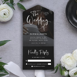 Modernes Schwarzes Overlay mit Weiß | Hochzeit von All In One Einladung