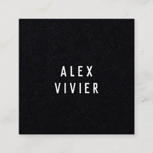 Modernes Schwarzes Papier mit minimaler Typografie Quadratische Visitenkarte (Vorderseite)